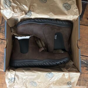 Lems Waterproof Chelsea Boot - Men’s size 10.5/Womens size 12